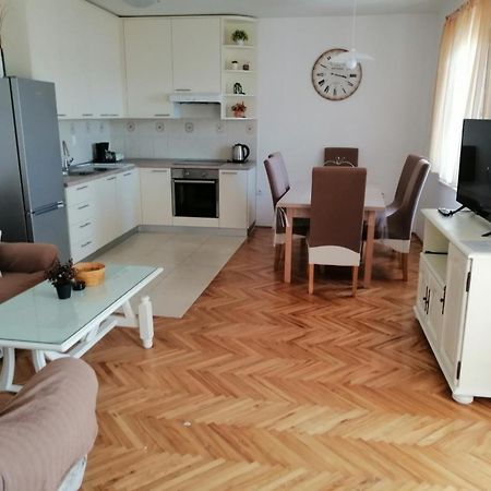 Apartments Njaco Ražanac Buitenkant foto