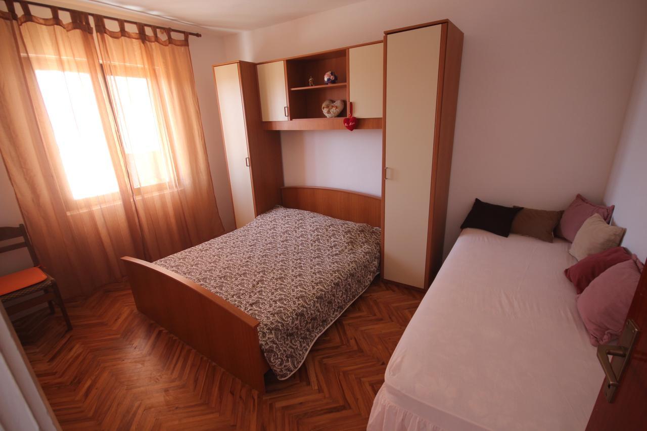 Apartments Njaco Ražanac Buitenkant foto