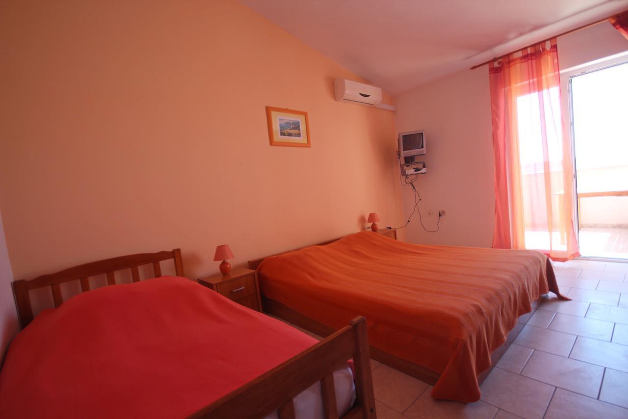 Apartments Njaco Ražanac Kamer foto