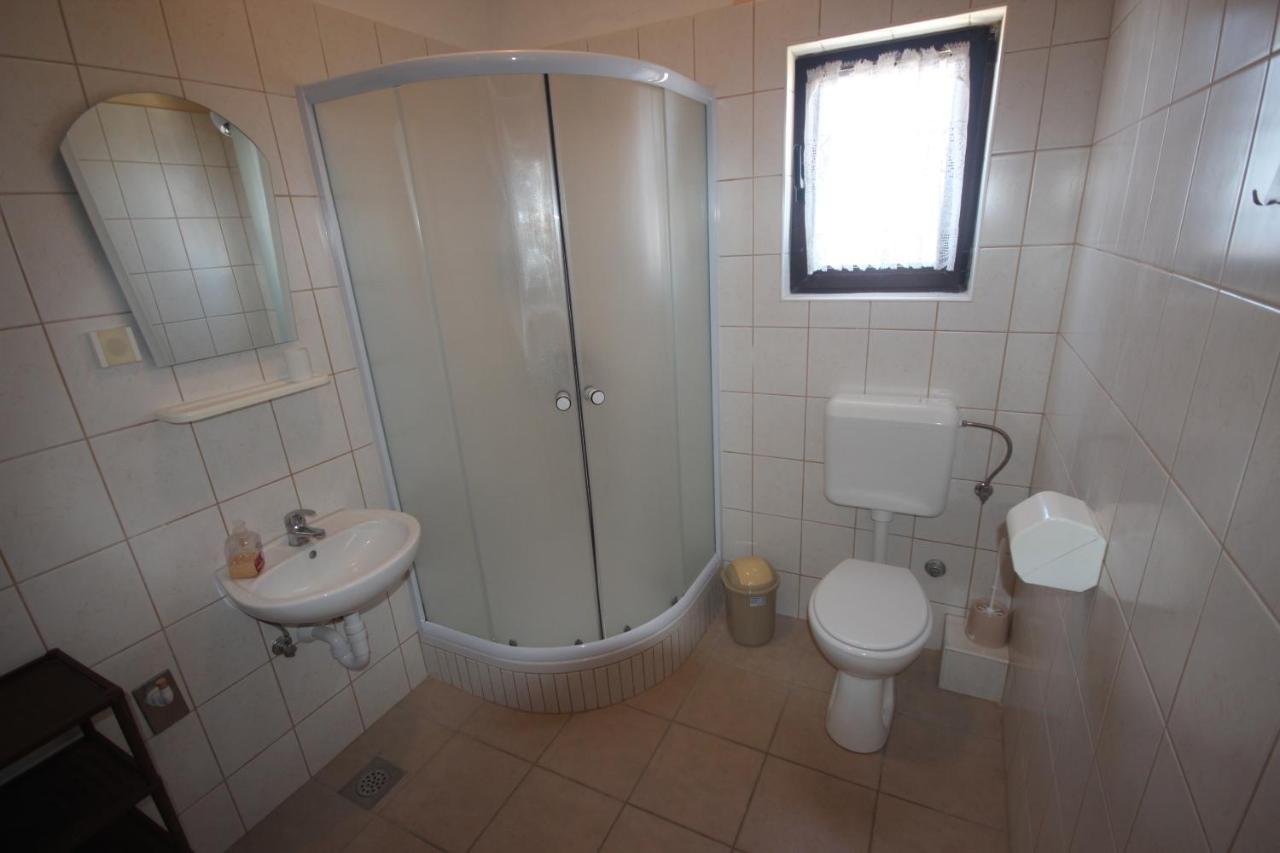 Apartments Njaco Ražanac Kamer foto